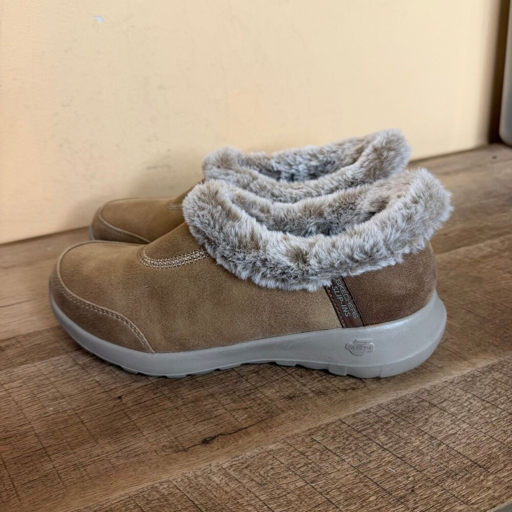 Skechers Hands Free Slip-ins On-The-GO Joy shoes size 6  faux-fur collar